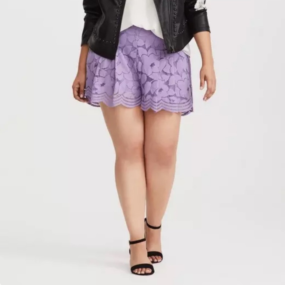 Lace Floral Scalloped Hem Women's Shorts - Lavender
